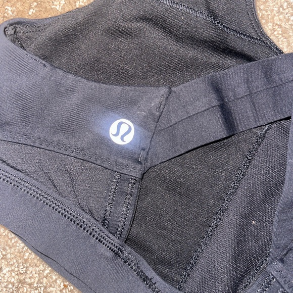 Lululemon Athletica Black Sports Bra with front Pocket. - Picture 4 of 4